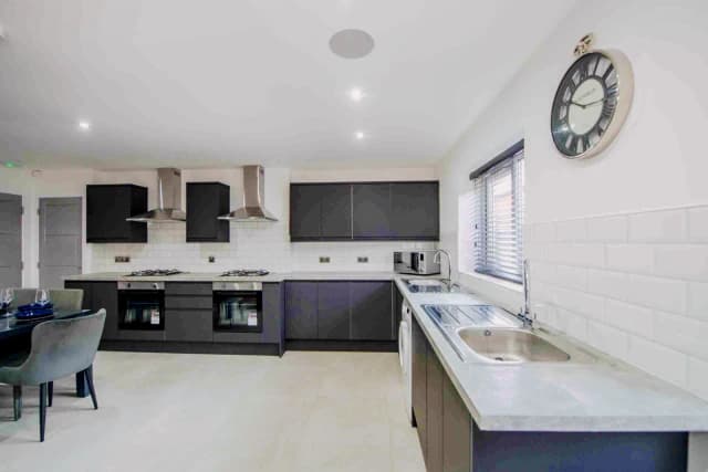71 Portman road, L15 image 5