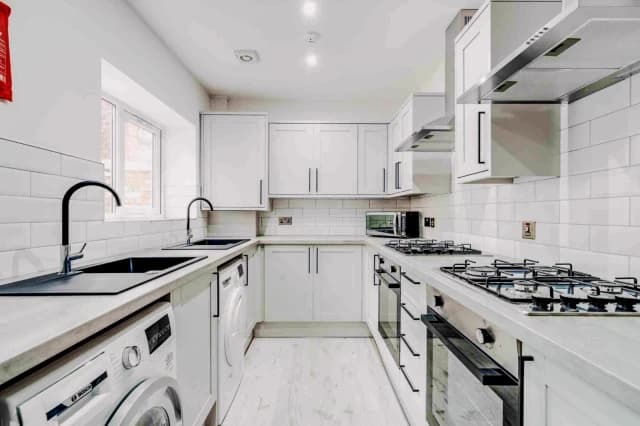 154 Garmoyle road, L15 image 5