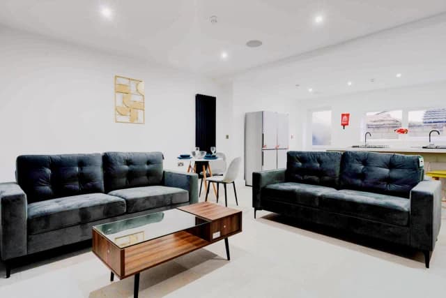 42 Egerton road, L15 image 2