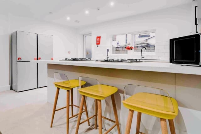 104 Thornycroft road, L15 image 5