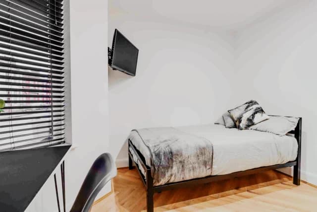 42 Egerton road, L15 image
