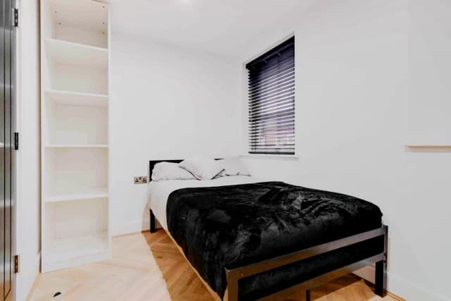 42 Egerton road, L15 image