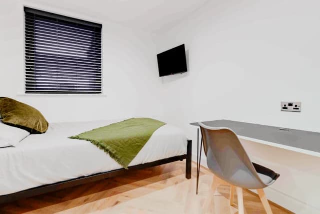42 Egerton road, L15 image