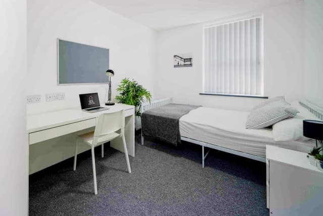 80 Ash Grove, L15 image
