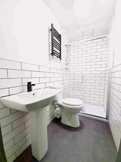 80 Ash Grove, L15 image
