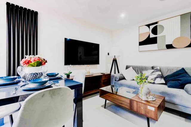 55 Madelaine Street, L8 image 3
