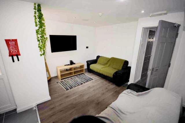 37 Cotswold Street, L7