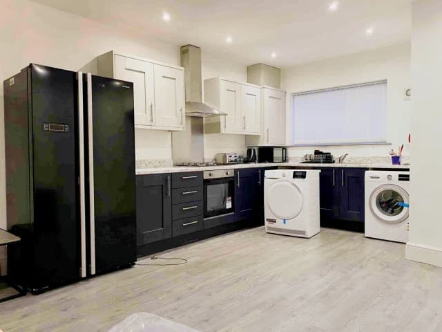 16 Finlay Street, L6