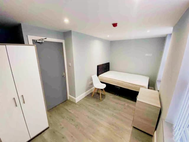 16 Finlay Street, L6 image 5