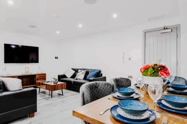 9 Rathbone road, L15 image 2