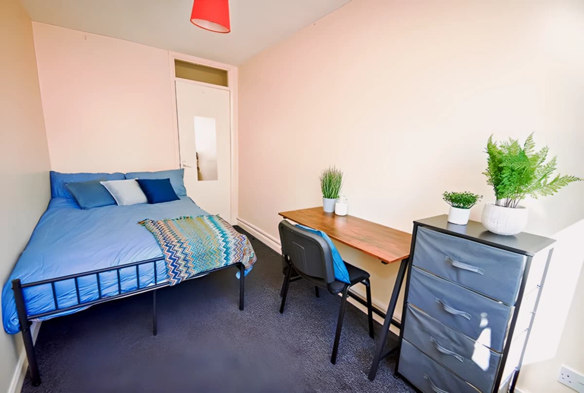 4 bedrooms 2 bathrooms