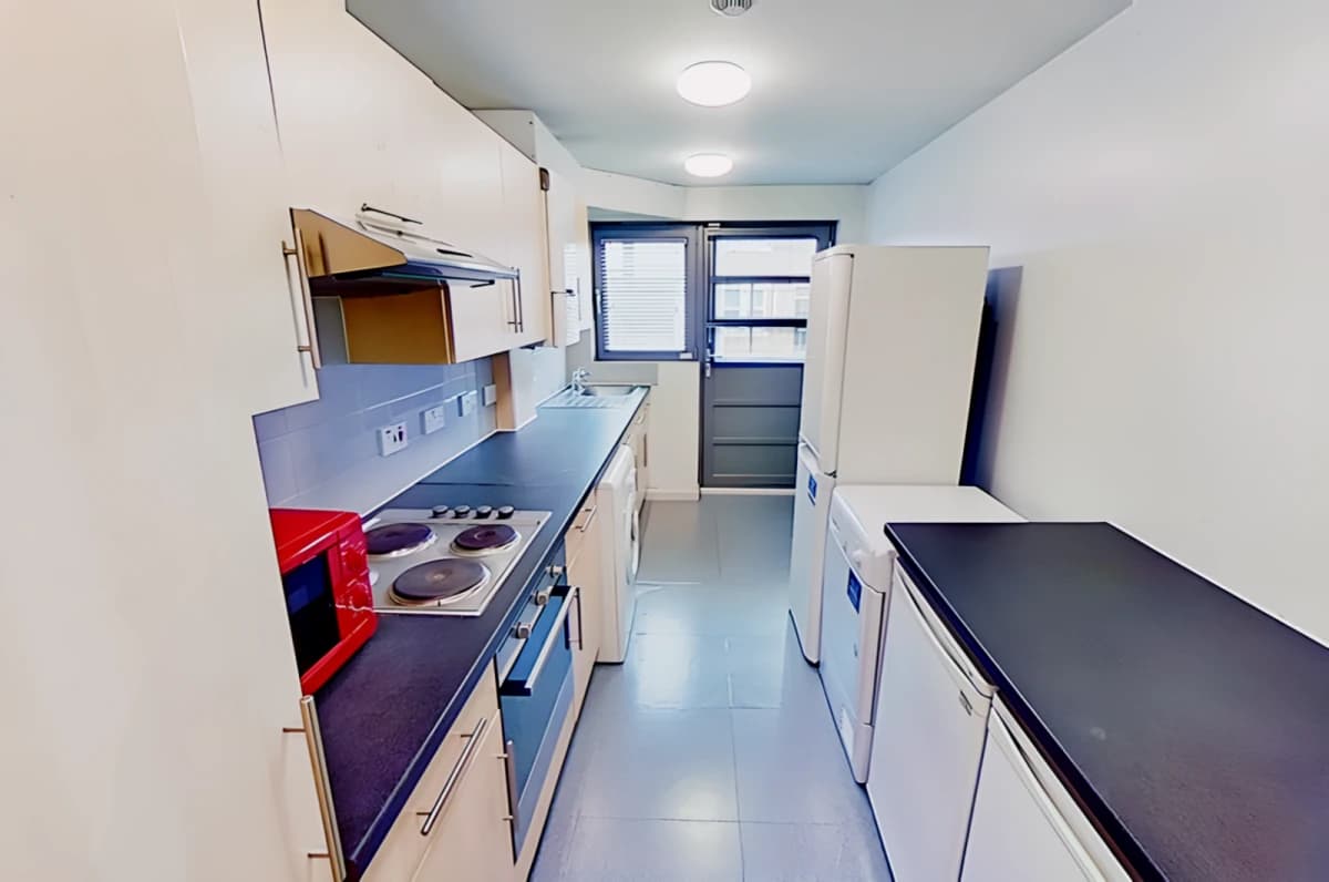 5 bedrooms 2 bathrooms