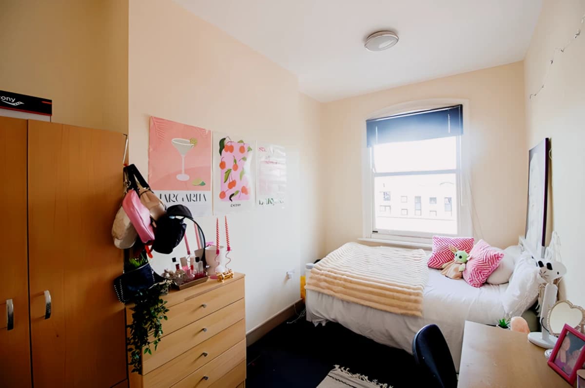 5 bedrooms 1 bathroom