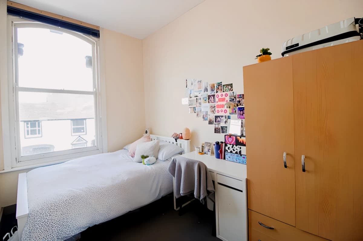 5 bedrooms 1 bathroom