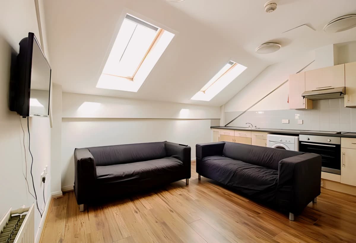 6 bedrooms 2 bathrooms