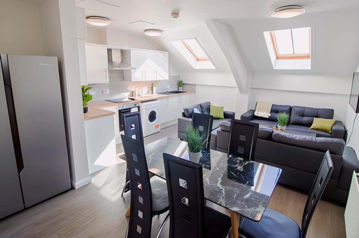 7 bedrooms 2 bathrooms
