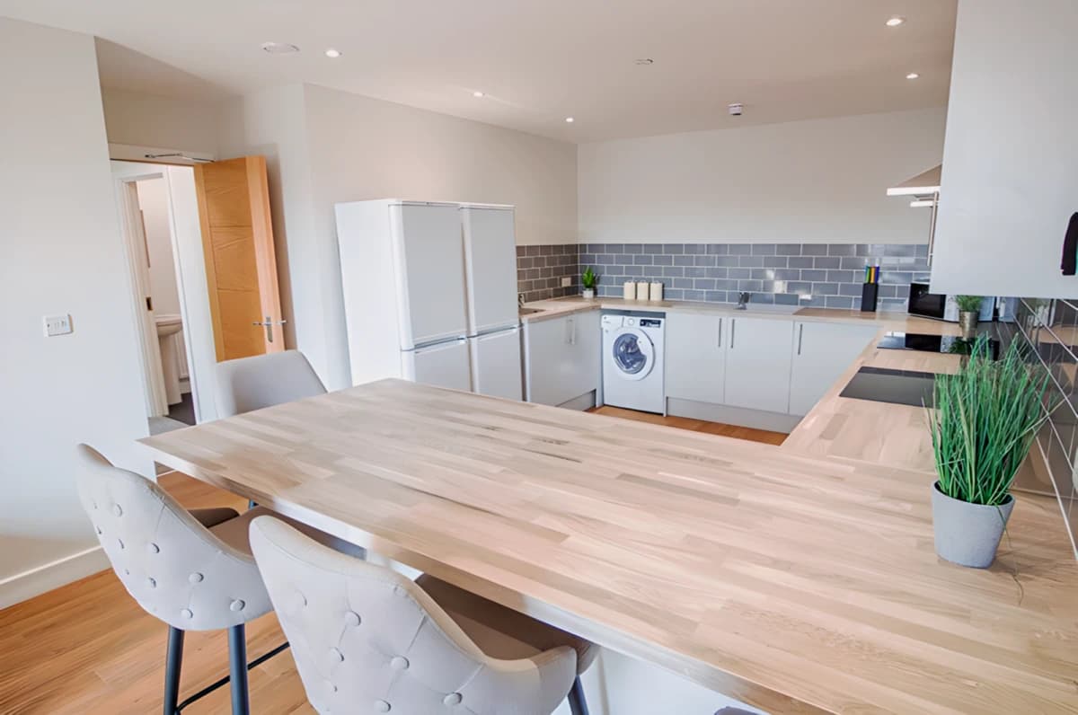 8 bedrooms 3 bathrooms