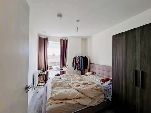 3 Bedroom 2 Bathroom Flat9