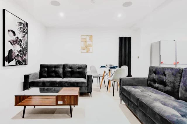 42 Egerton road, L15 image