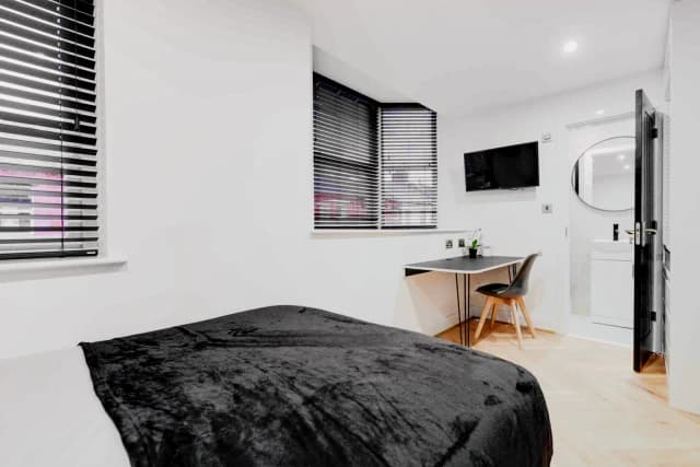 42 Egerton road, L15 image