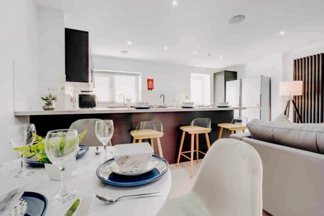 48 Thornycroft road, L15 image 3