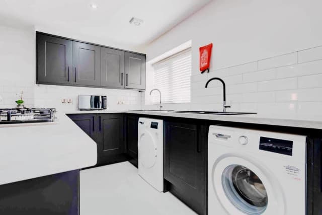 48 Thornycroft road, L15 image 5