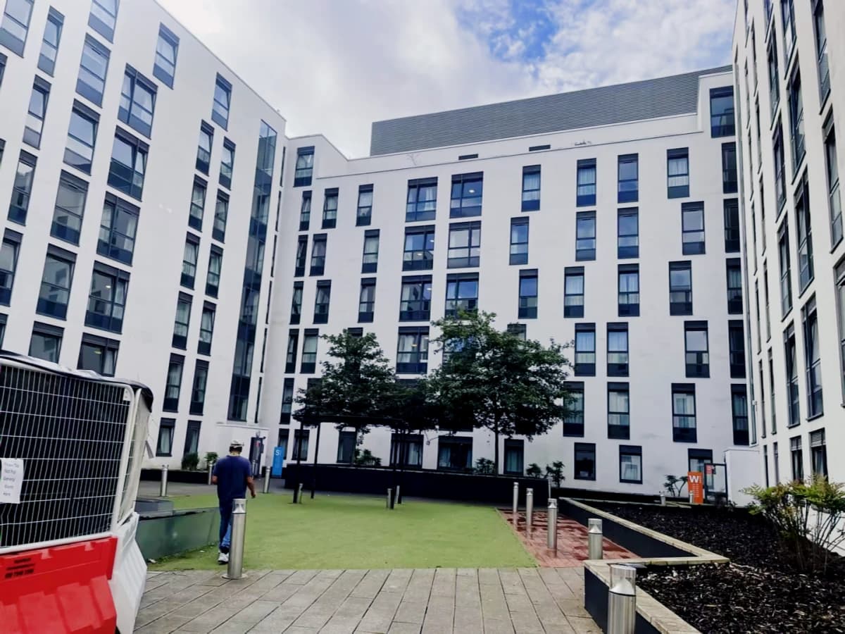 iQ Sterling Court image