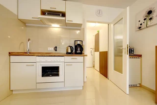 Studio near Petuelring metro station