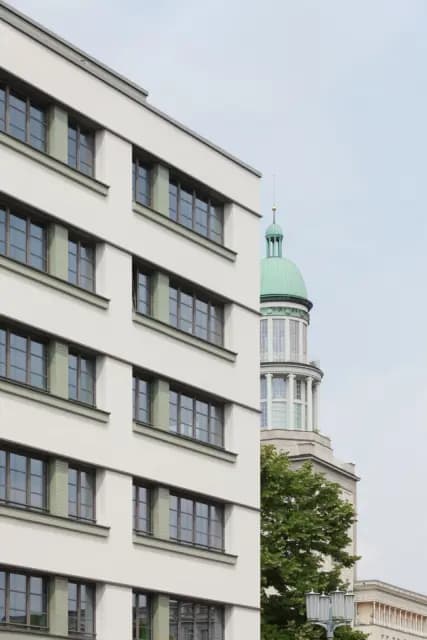 Great studio right next to U Frankfurter Tor metro station
