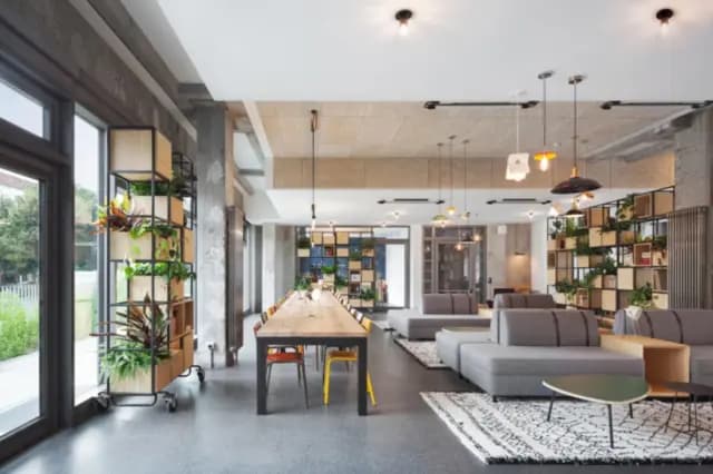 Great studio right next to U Frankfurter Tor metro station