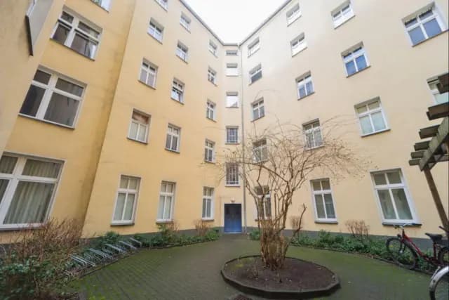 studio in Mitte image 2