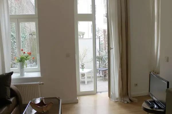Bright and comfortable studio near the Frankfurter metro