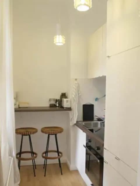 Bright and comfortable studio near the Frankfurter metro