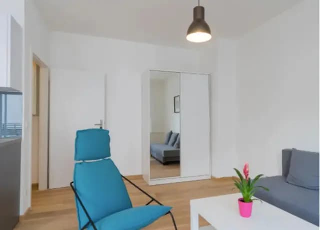 Cute studio with balcony close to Tiergarten train station