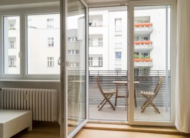 Cute studio with balcony close to Tiergarten train station