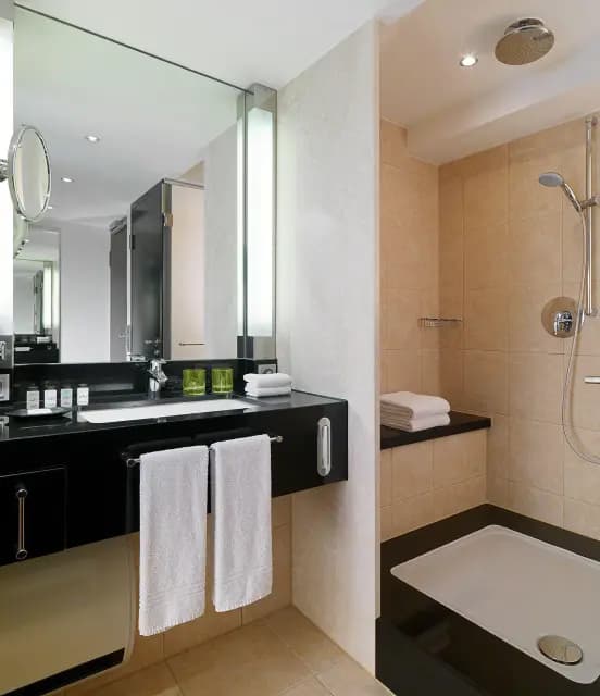 Longstay studio with sweeping views, spa, fitness, housekeeping included