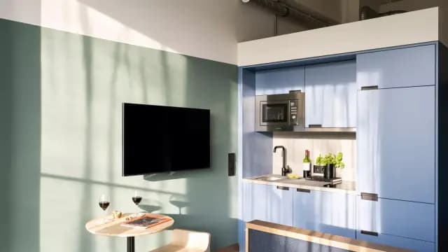Modern studio inclusive of outdoor pool, co-working and gym in Munich Obersendling