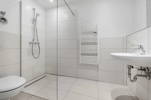 Unfurnished studio with a fitted kitchen in Lichtenberg