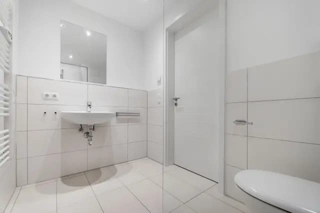 Unfurnished studio with a fitted kitchen in Lichtenberg