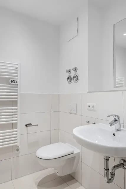 Unfurnished studio with a fitted kitchen in Lichtenberg