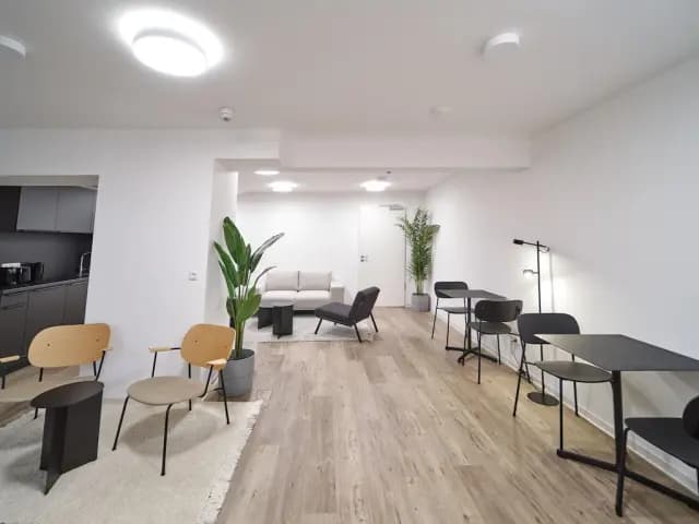Bright studio just a few minutes walk from the Zoo