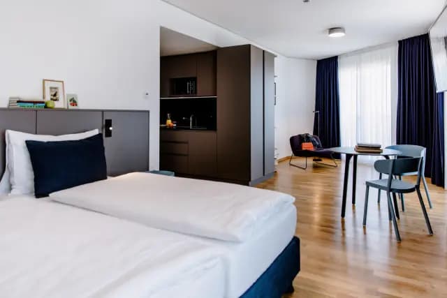 Executive Studio close to Moosach metro station