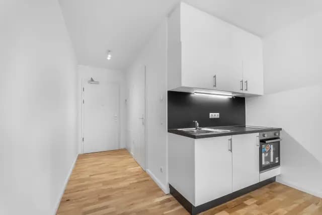 Unfurnished studio in Lichtenberg