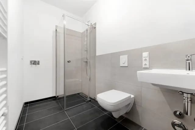Unfurnished studio in residential Lichtenberg