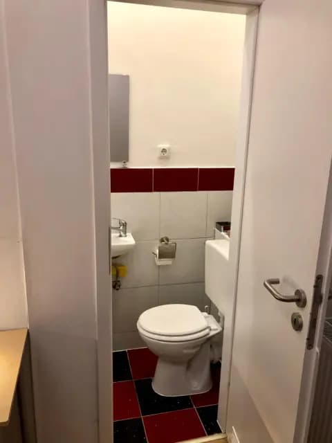 Fully Furnished Studio with Anmeldung