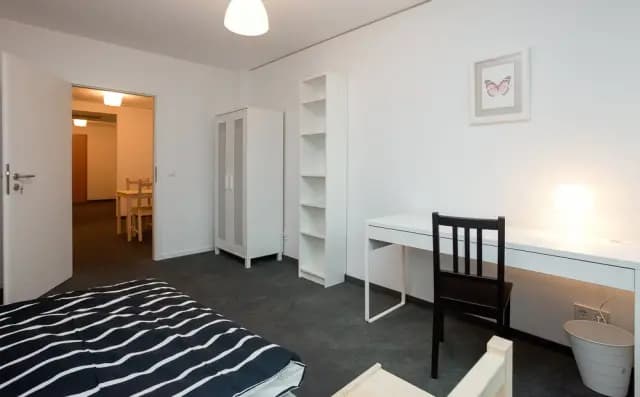 Weserstrasse 40DE-04-012M