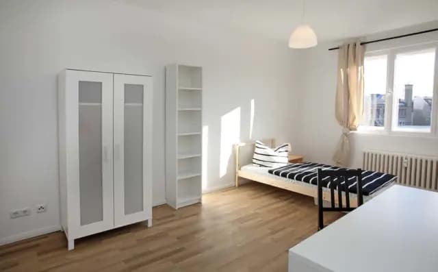 Hauptstrasse 100DE-01-207M
