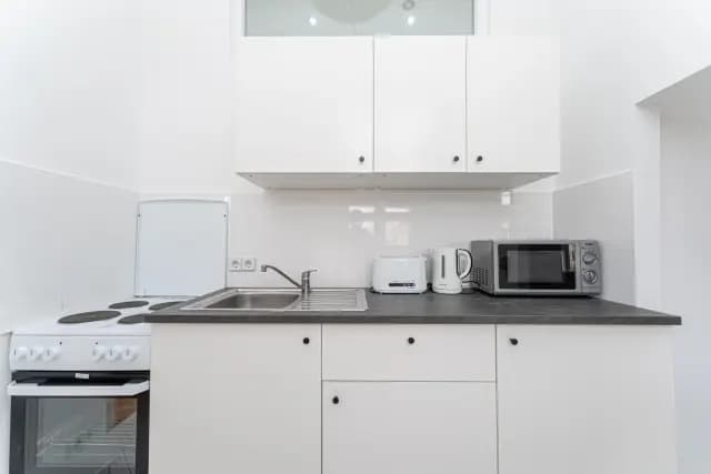 Ample studio in well-linked Prenzlauer Berg