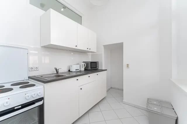Ample studio in well-linked Prenzlauer Berg