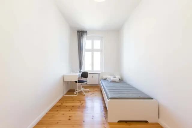 GREIFSWALDER STR. 216 - VH 4. OG links (Pyur) - 0710